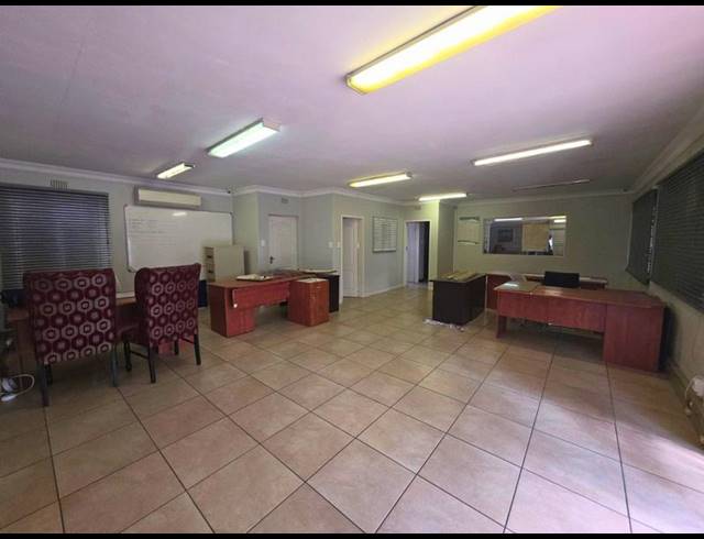 BUSINESS PROPERTY TO RENT IN GLEN MARAIS